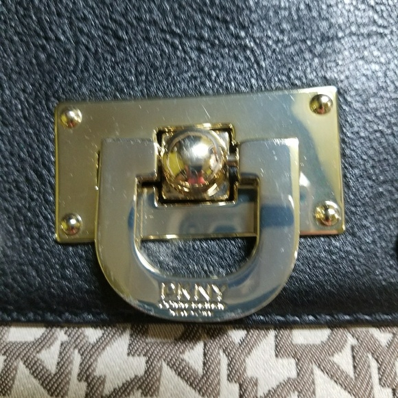 DKNY shoulder clutch/bag with golden chain, sz M - Picture 2 of 8